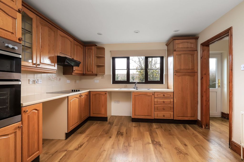 Property photo 2 of 14 Picture No. 29