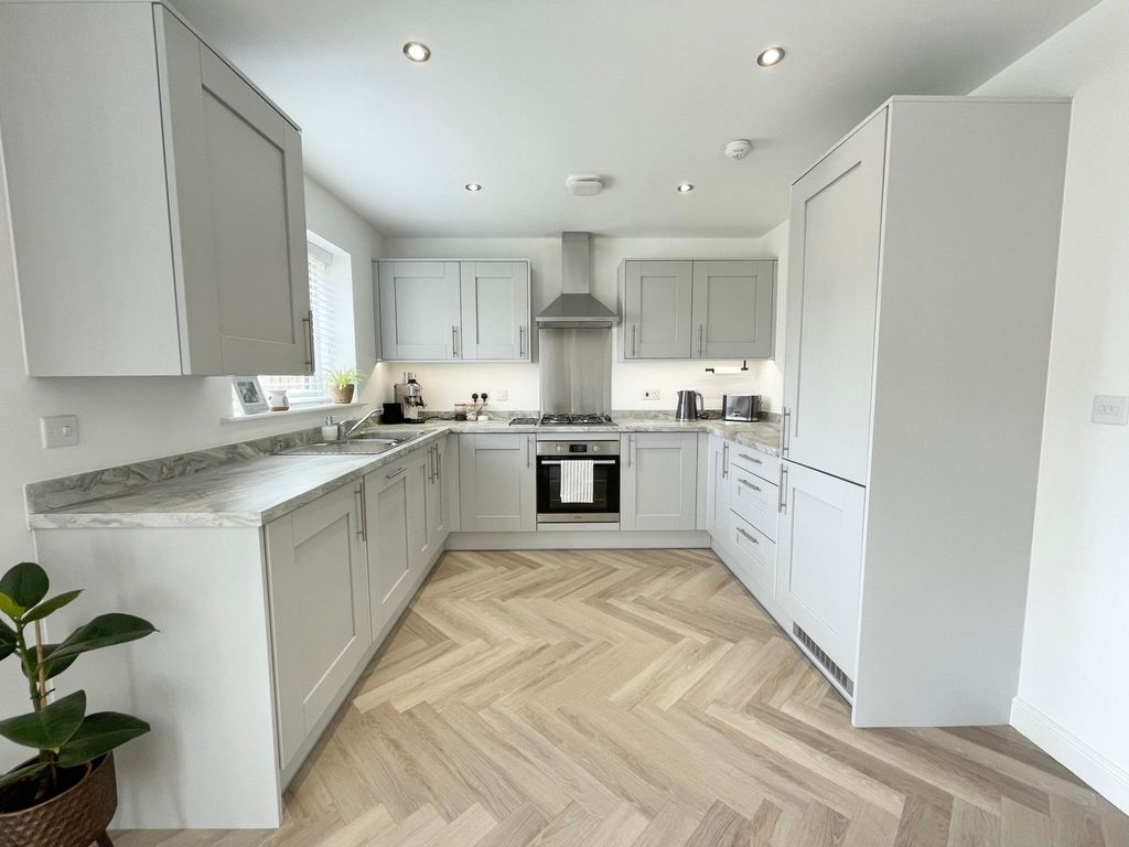 Property photo 3 of 23