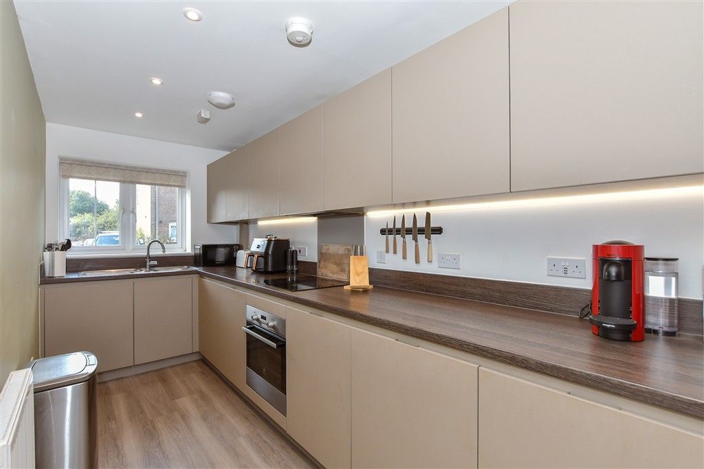 Property photo 1 of 8 Kitchen