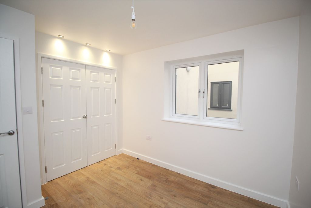 Property photo 3 of 5 Bedroom