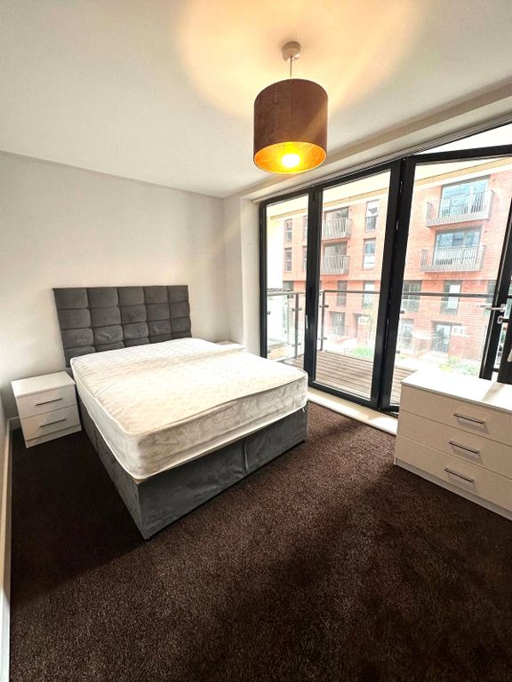 Property photo 1 of 12 Main Bedroom