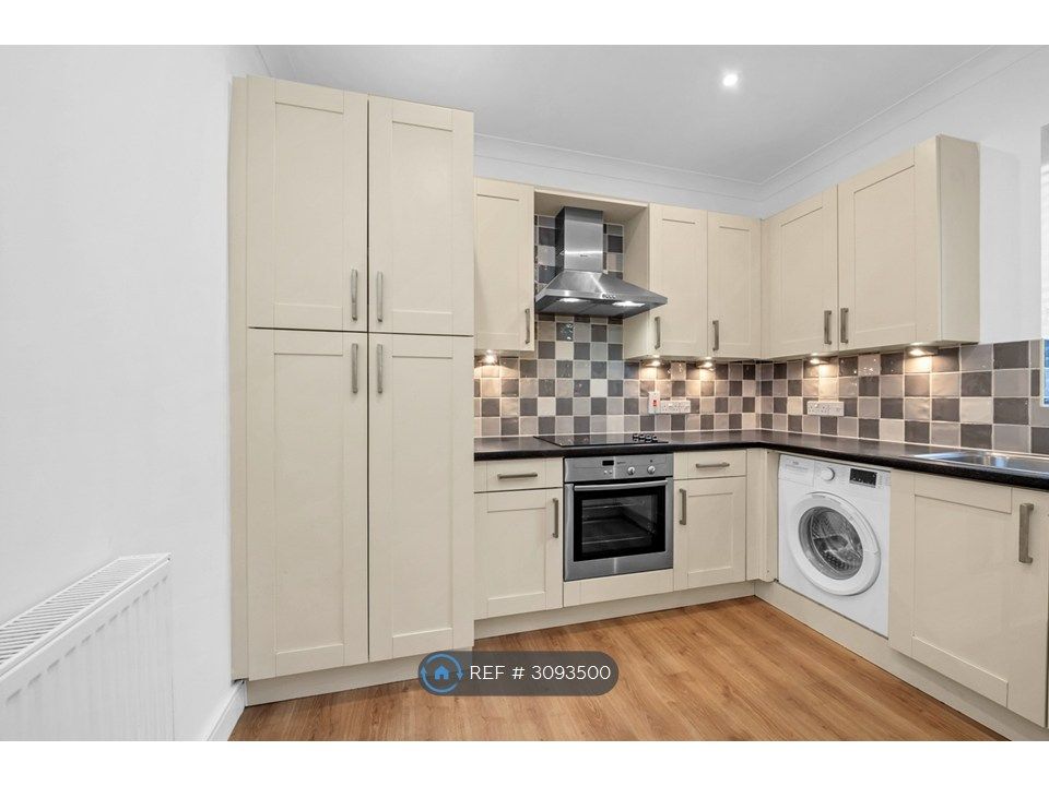 Property photo 2 of 9 Kitchen 2