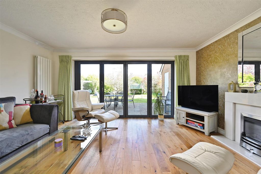 Property photo 2 of 21 4-Gainsborough-Road-Tn402Ul (3).Jpg