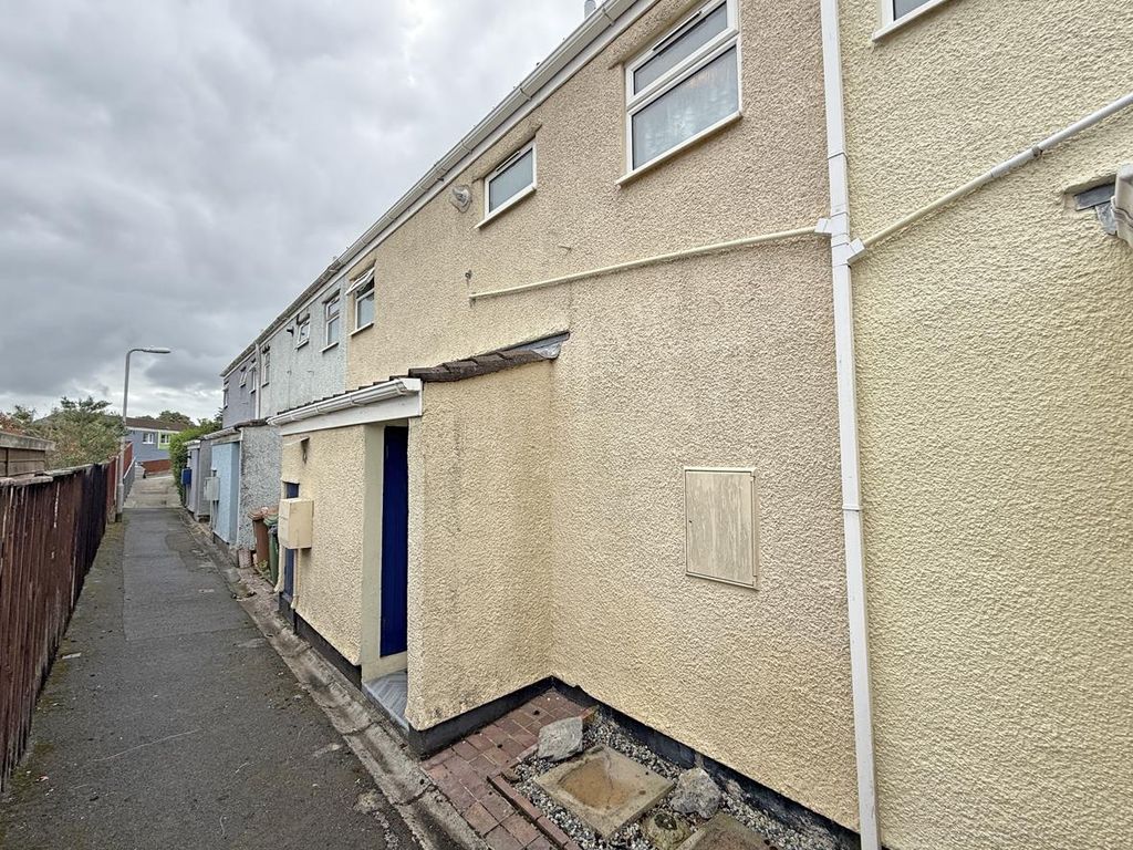 Property photo 1 of 14 Tailyour Road 158 - Front.Jpg