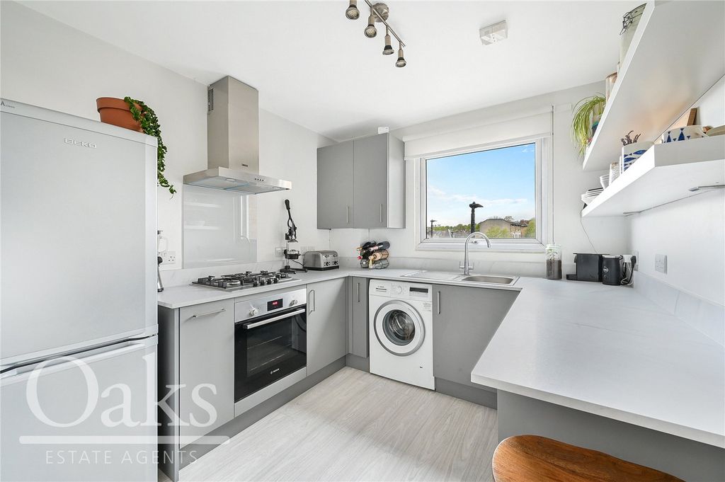 Property photo 3 of 10 Kitchen