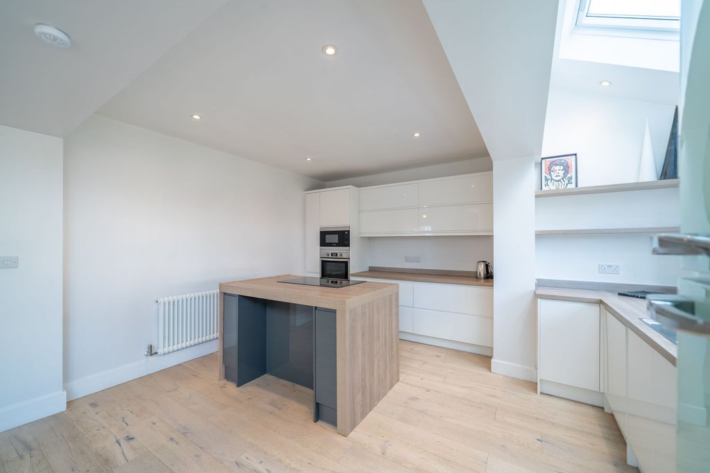 Property photo 3 of 24