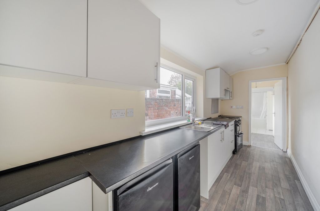 Property photo 3 of 9 1371949-4-68F8c18154ce1