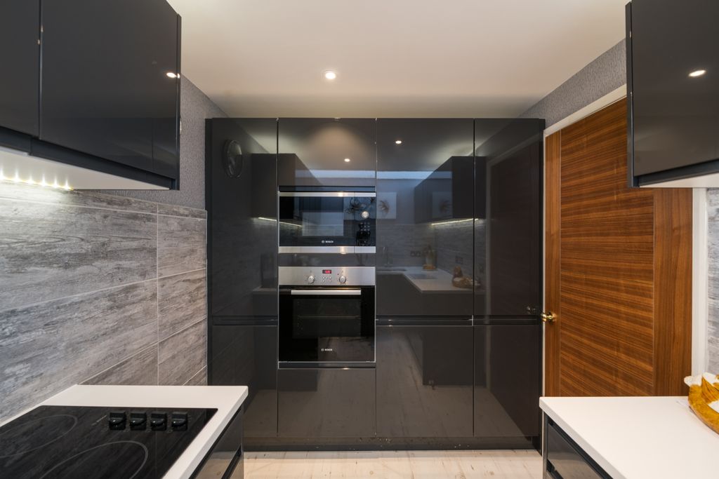 Property photo 3 of 15 Kitchen
