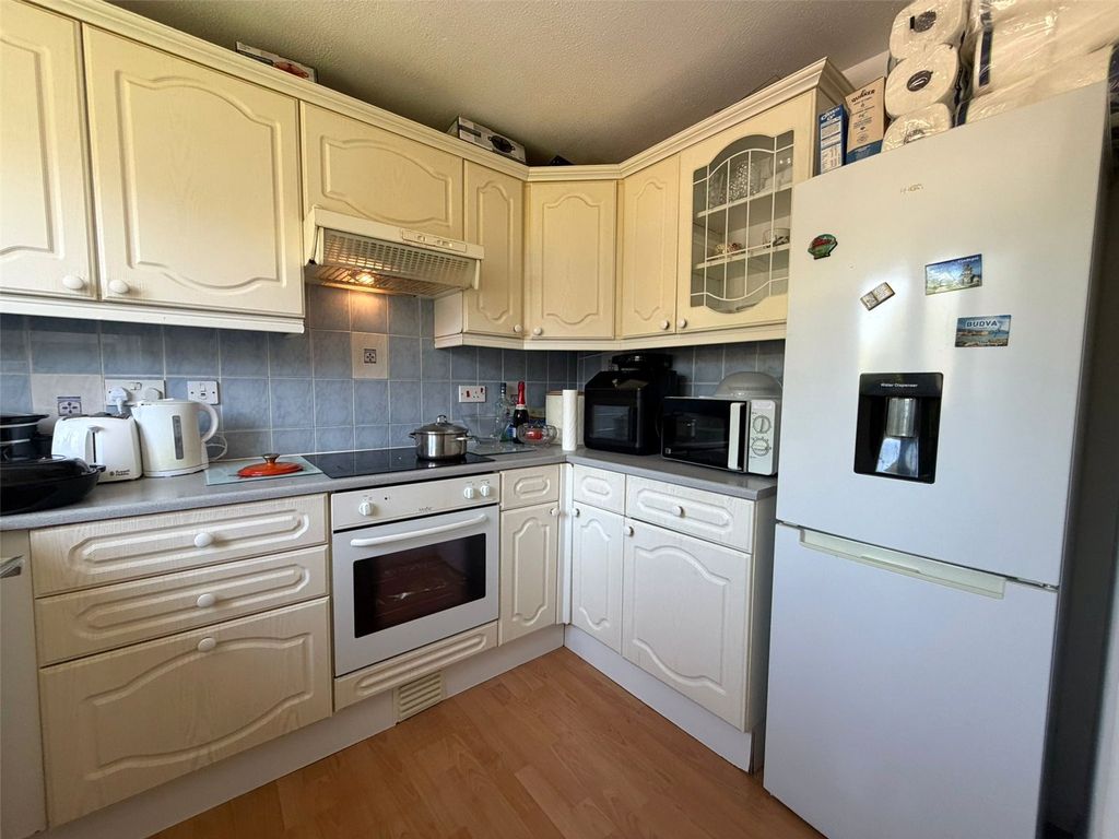 Property photo 3 of 7 Kitchen