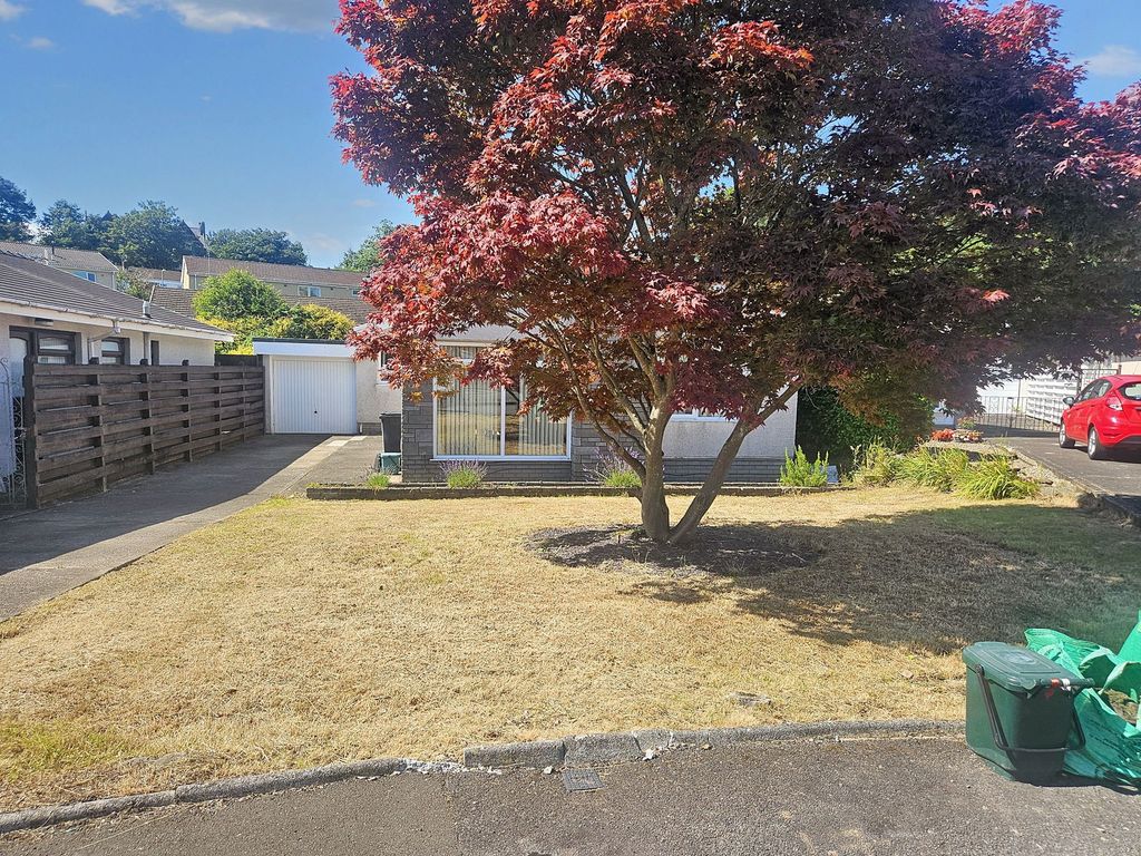 Property photo 2 of 33