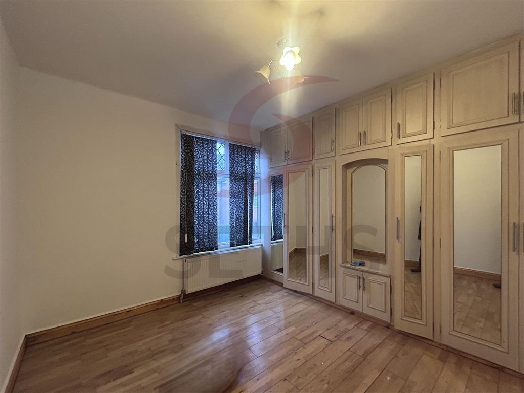 Property photo 3 of 11 Bedroom 1