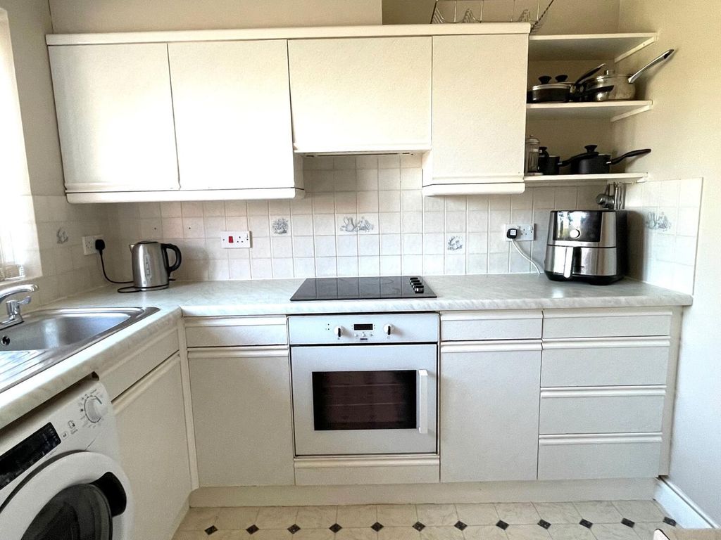 Property photo 2 of 18 Kitchen