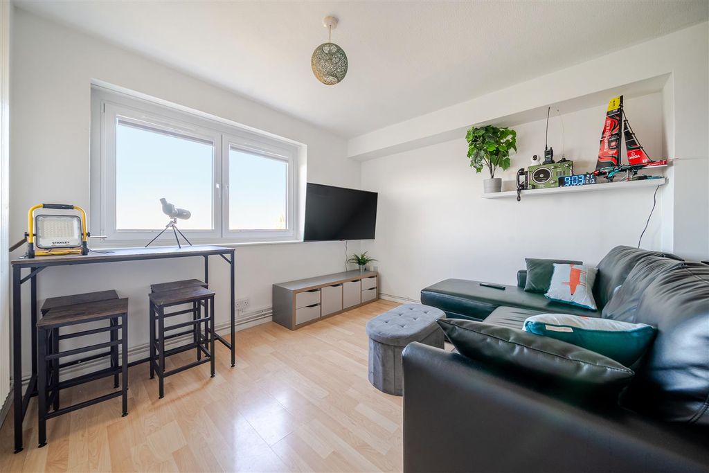 Property photo 3 of 14 Living Room