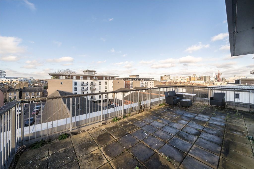 Property photo 2 of 12 Balcony