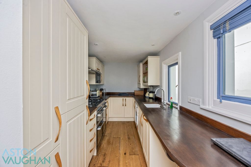 Property photo 3 of 13 5603582