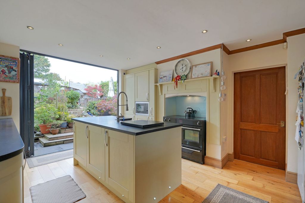 Property photo 2 of 24