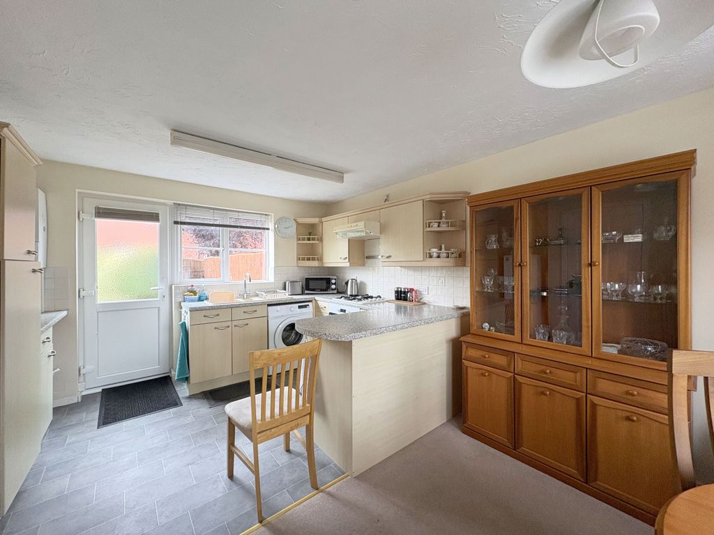 Property photo 3 of 20 Img 1097