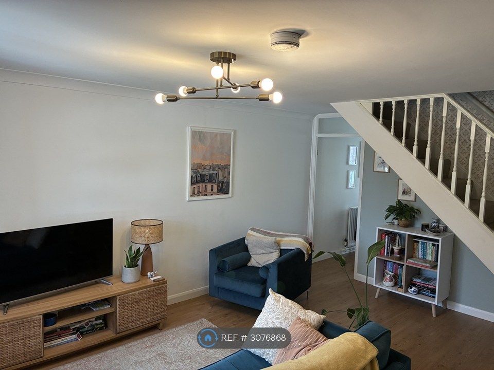 Property photo 3 of 33 Living Room