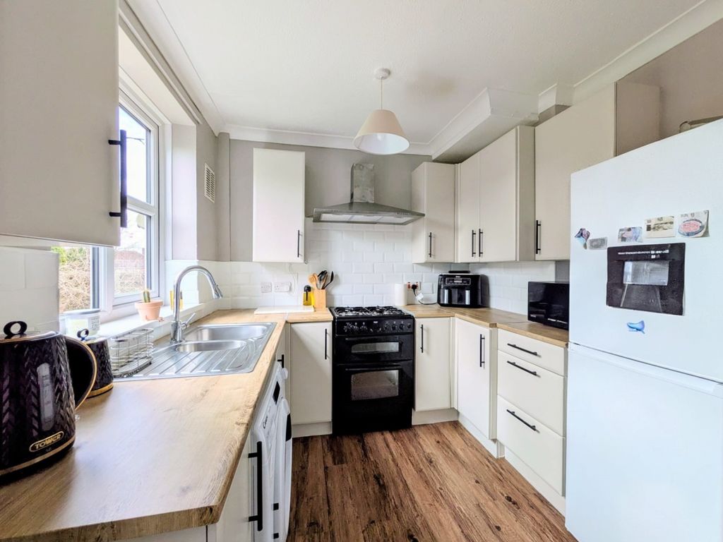 Property photo 3 of 9 77F2122c-70B7-48B6-A883-7420198Fb564