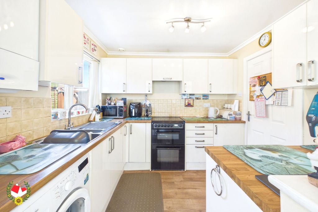 Property photo 3 of 13
