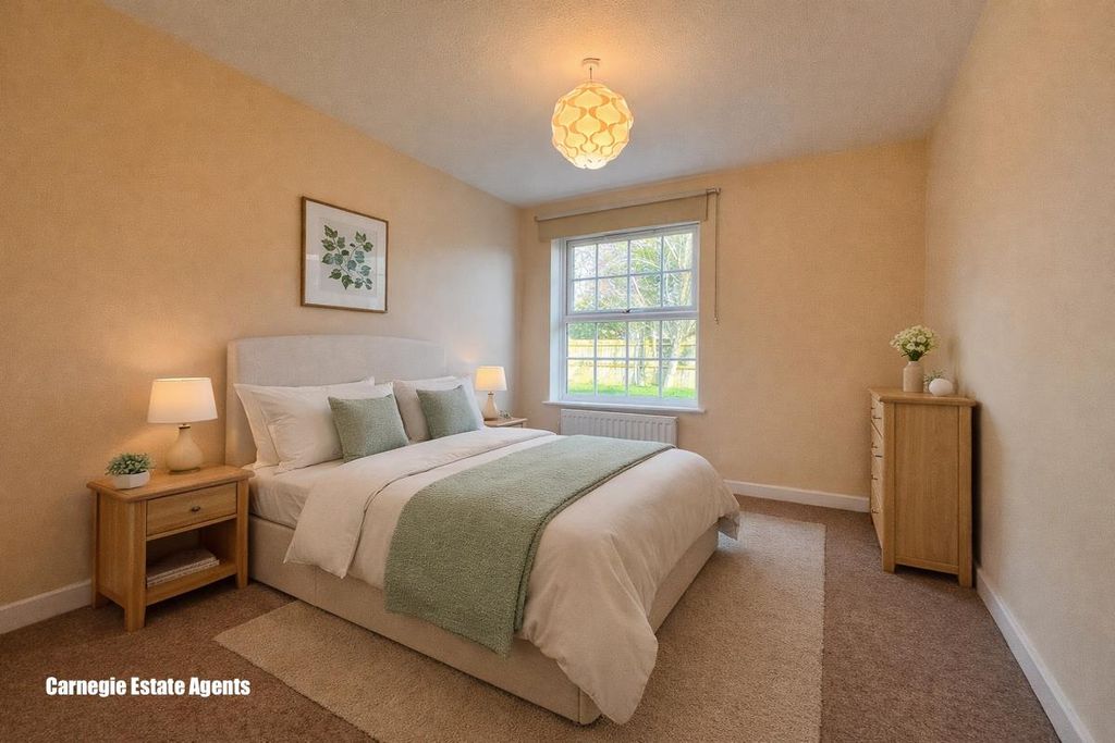 Property photo 3 of 10 Bedroom