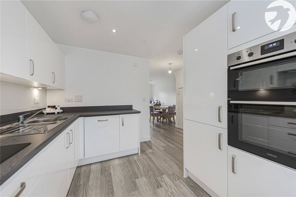 Property photo 3 of 21 Kitchen