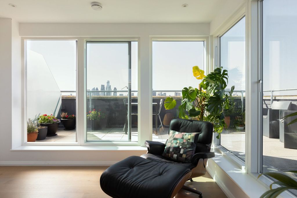 Property photo 1 of 19 Keeling House E2