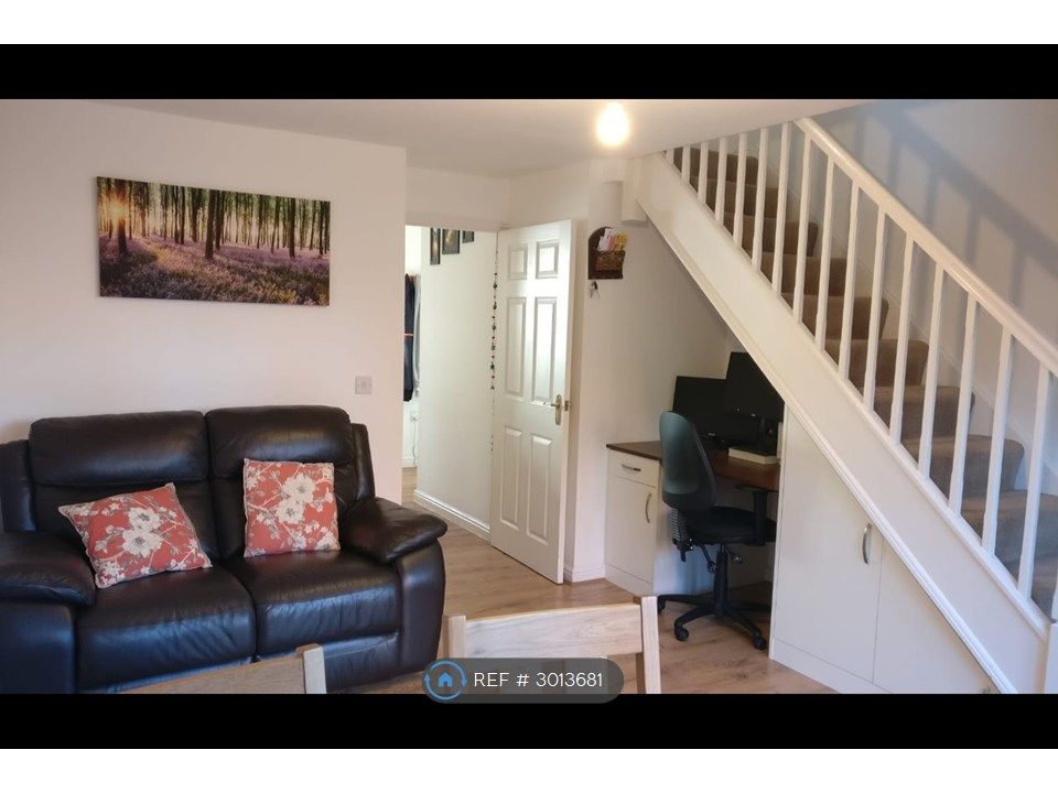 Property photo 1 of 9 Living