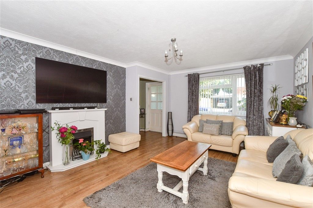 Property photo 2 of 9 Lounge/Dining Room