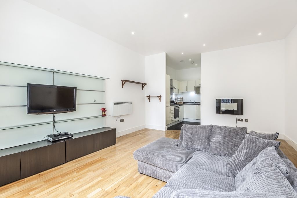 Property photo 3 of 8 Lounge