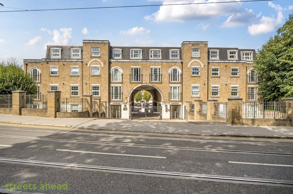 Property photo 1 of 16 0A5Da6E8-A11F-43E...