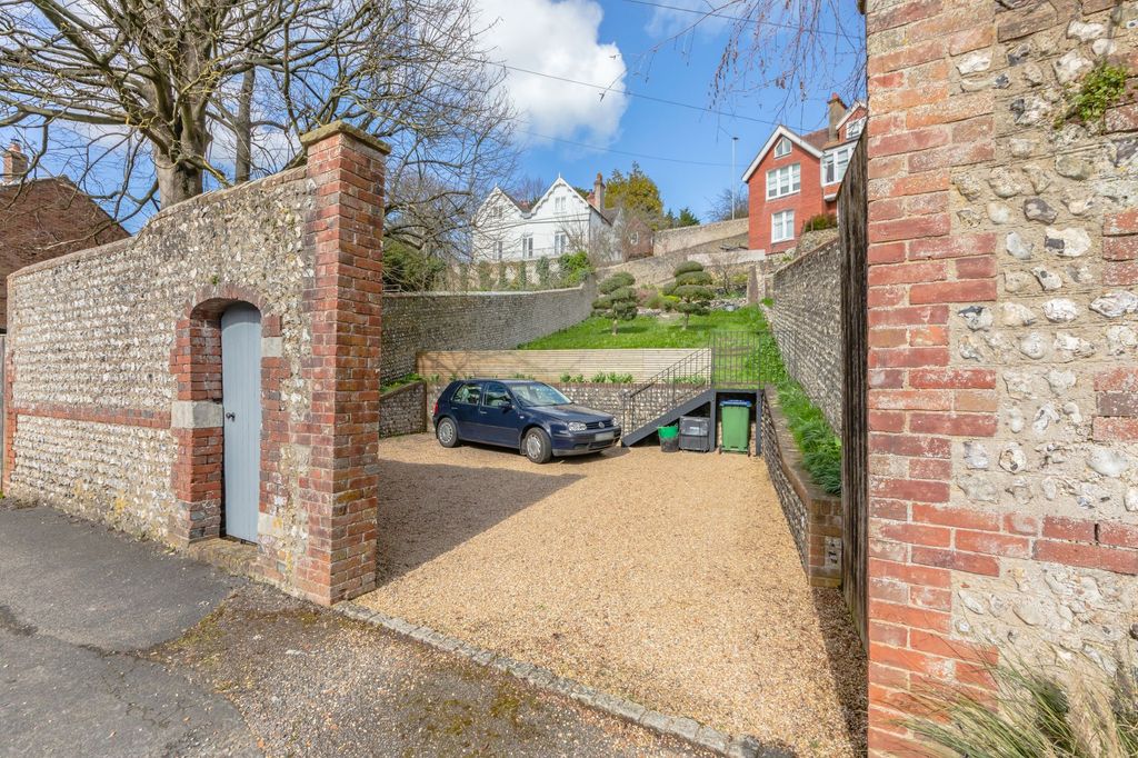 Property photo 3 of 33