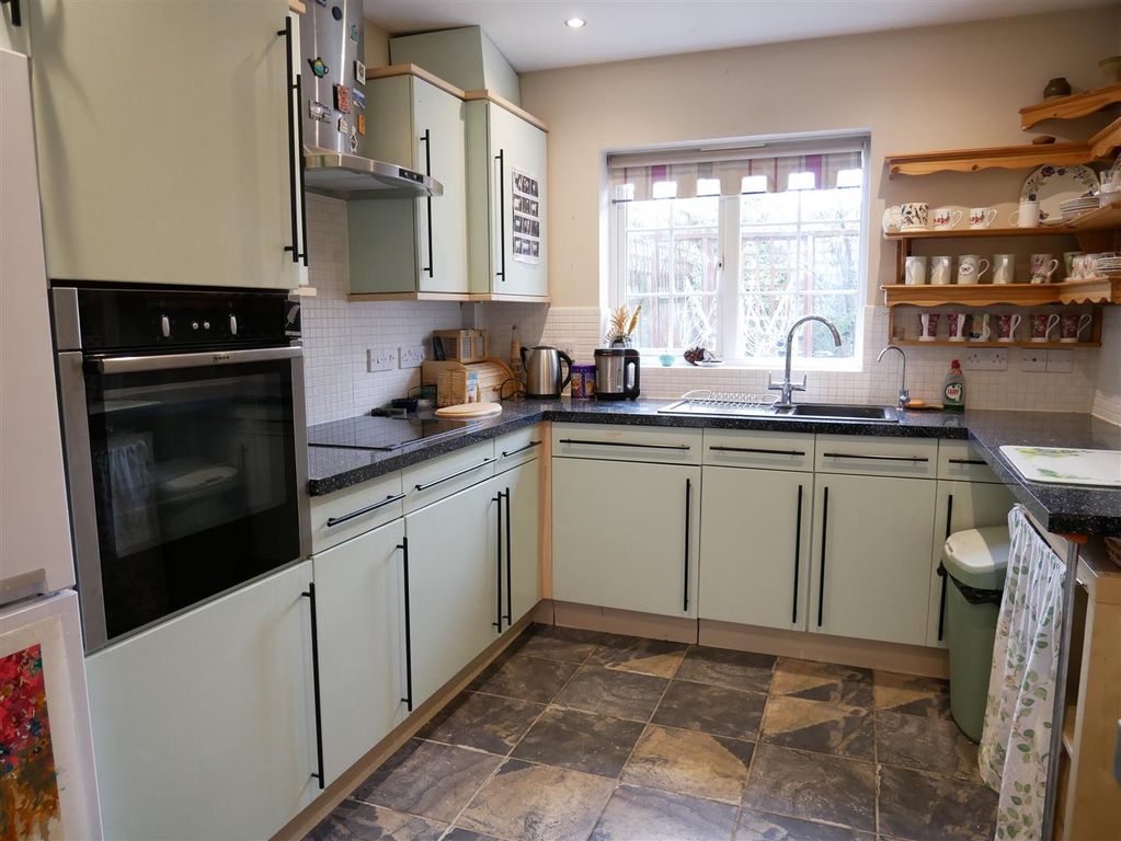Property photo 3 of 26 Kitchen