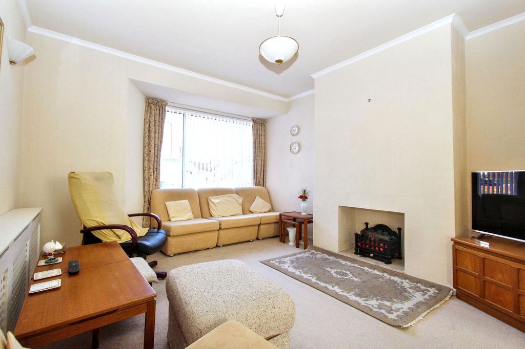 Property photo 2 of 11