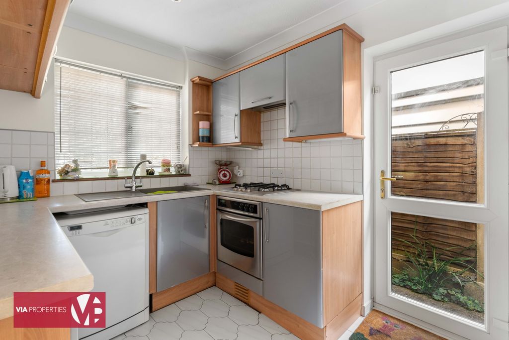 Property photo 2 of 14 Photo 6