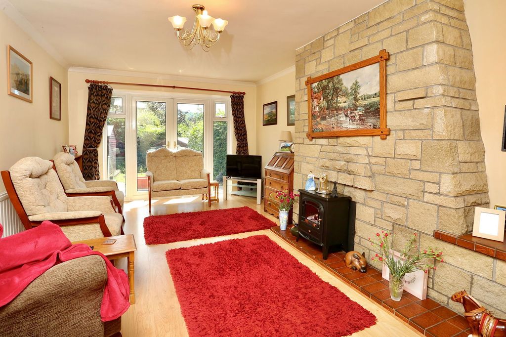 Property photo 2 of 32