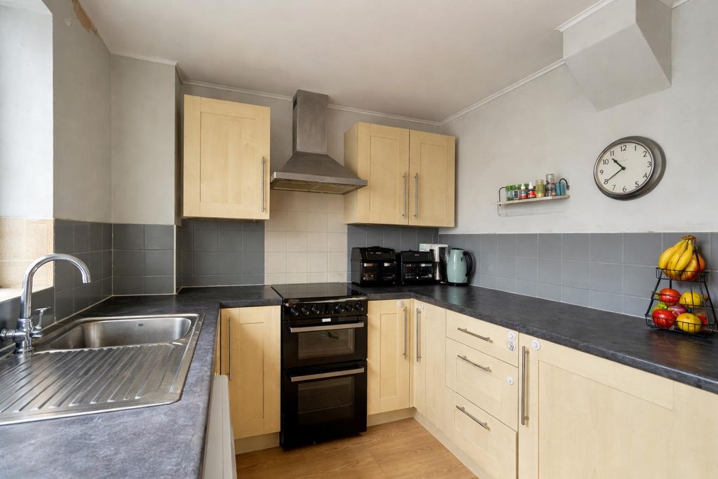 Property photo 3 of 12 Kitchen.Png