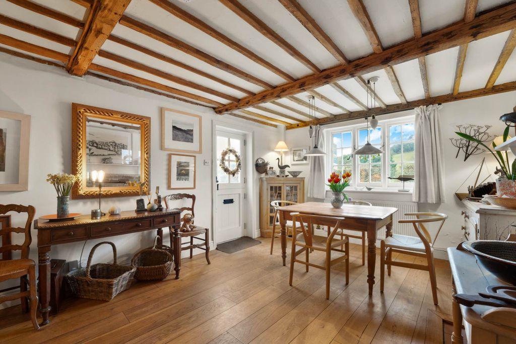 Property photo 2 of 21