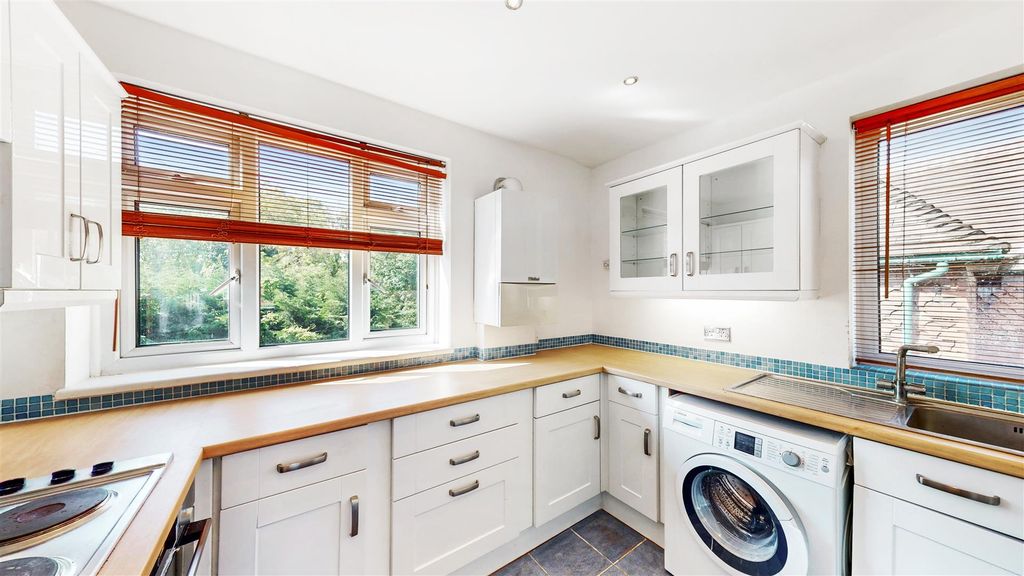 Property photo 3 of 13 Flat 6, Roman Lodge - 60Zujeulfrqtzb3Bkp9Y.Jpg