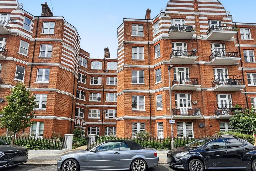 Property photo 1 of 17 68 Albert Palace Mansions, Lurline Gardens, London, Sw11 4Dq