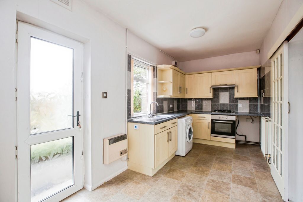 Property photo 3 of 17 Kitchen