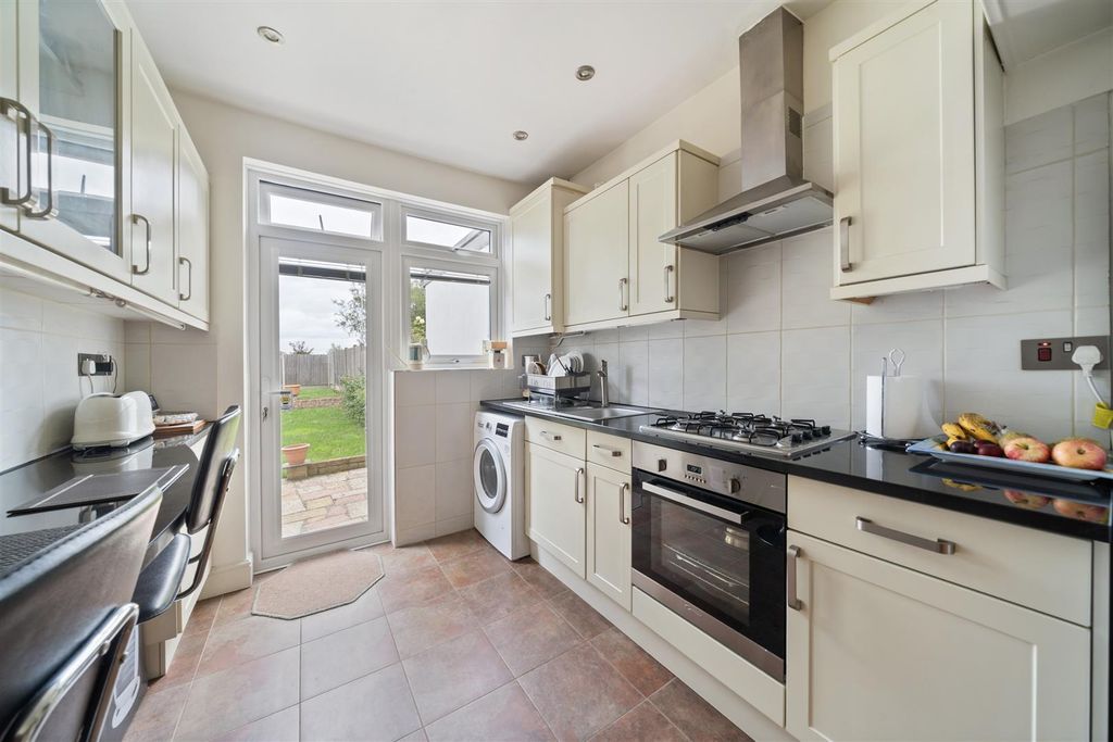 Property photo 3 of 12 Kitchen