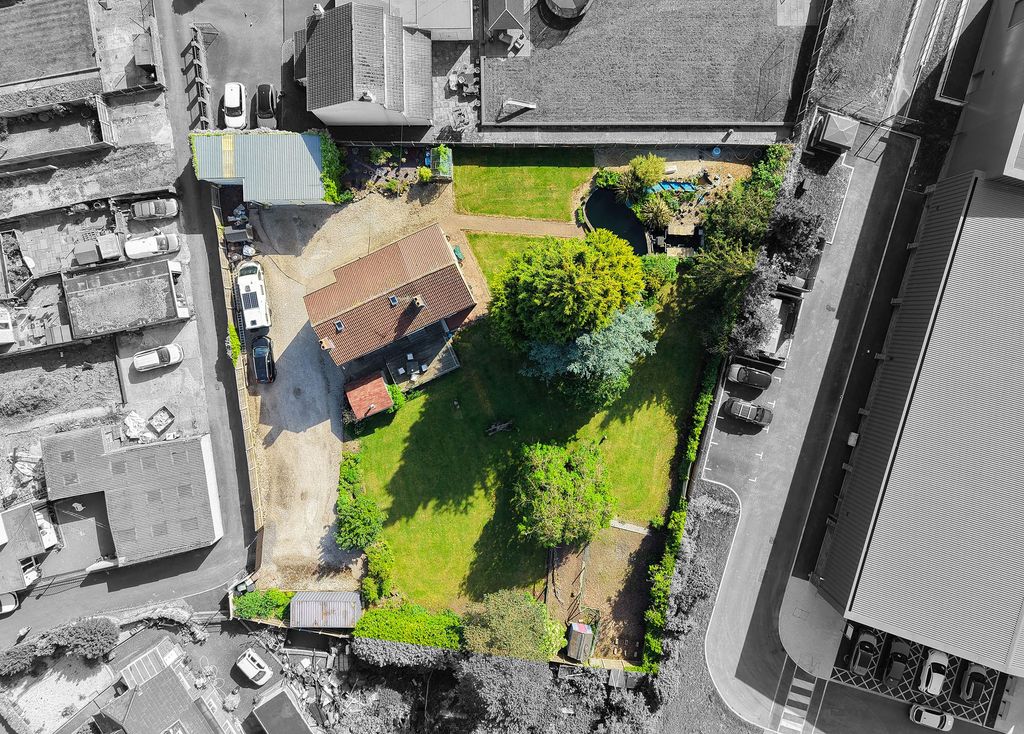 Property photo 3 of 43