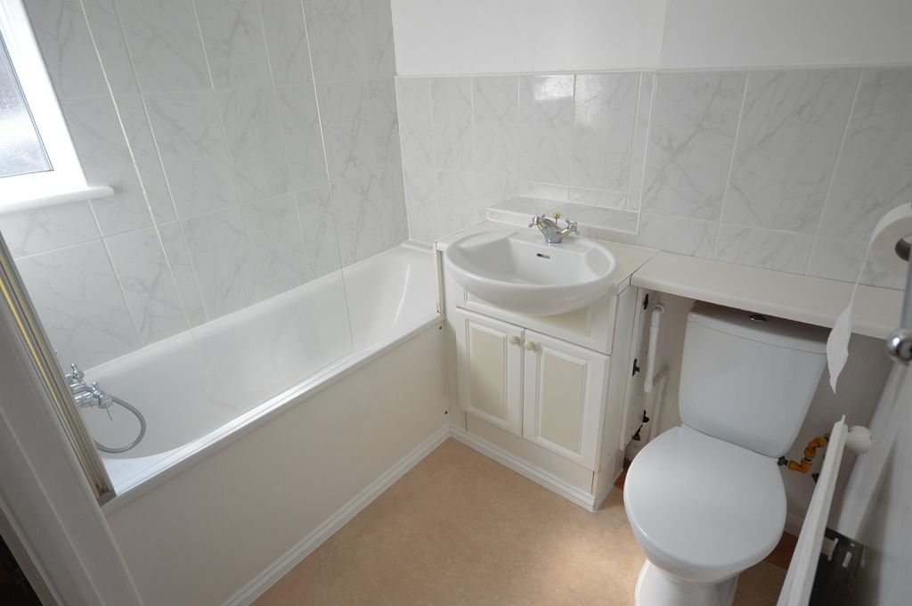 Property photo 3 of 7 Bathroom