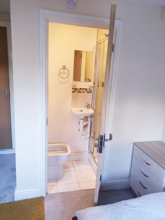 Property photo 3 of 14 WC