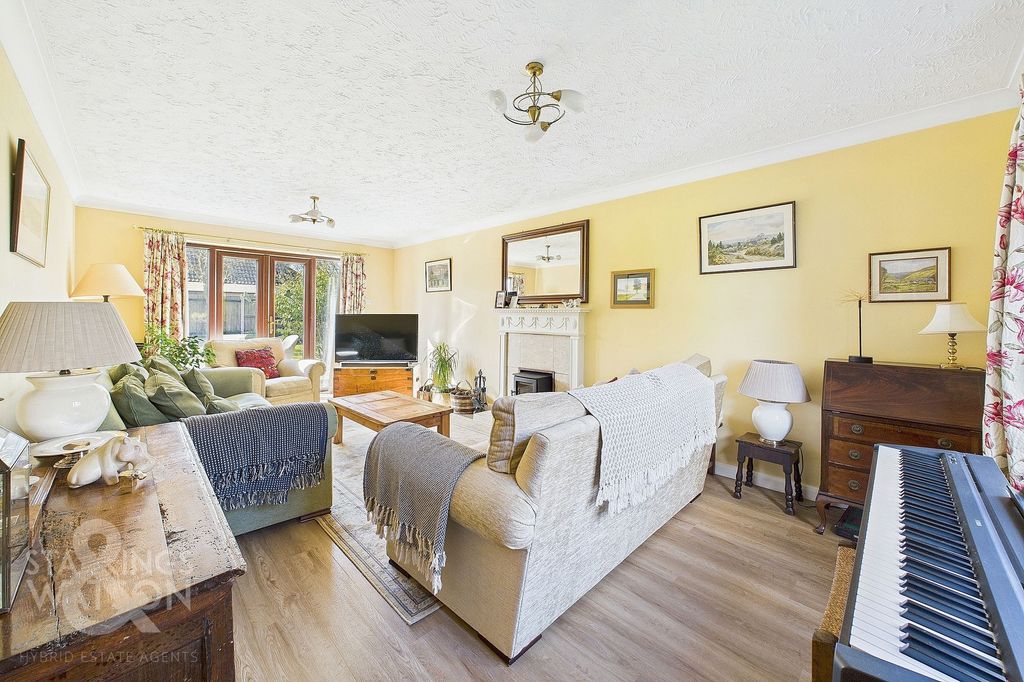 Property photo 2 of 33