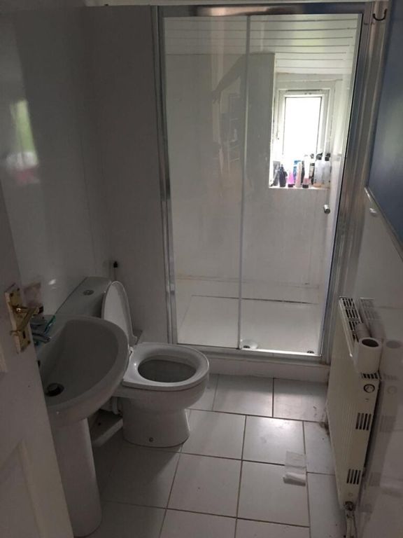Property photo 2 of 12 A Well-Maintained Bathroom Featuring A Modern Show...
