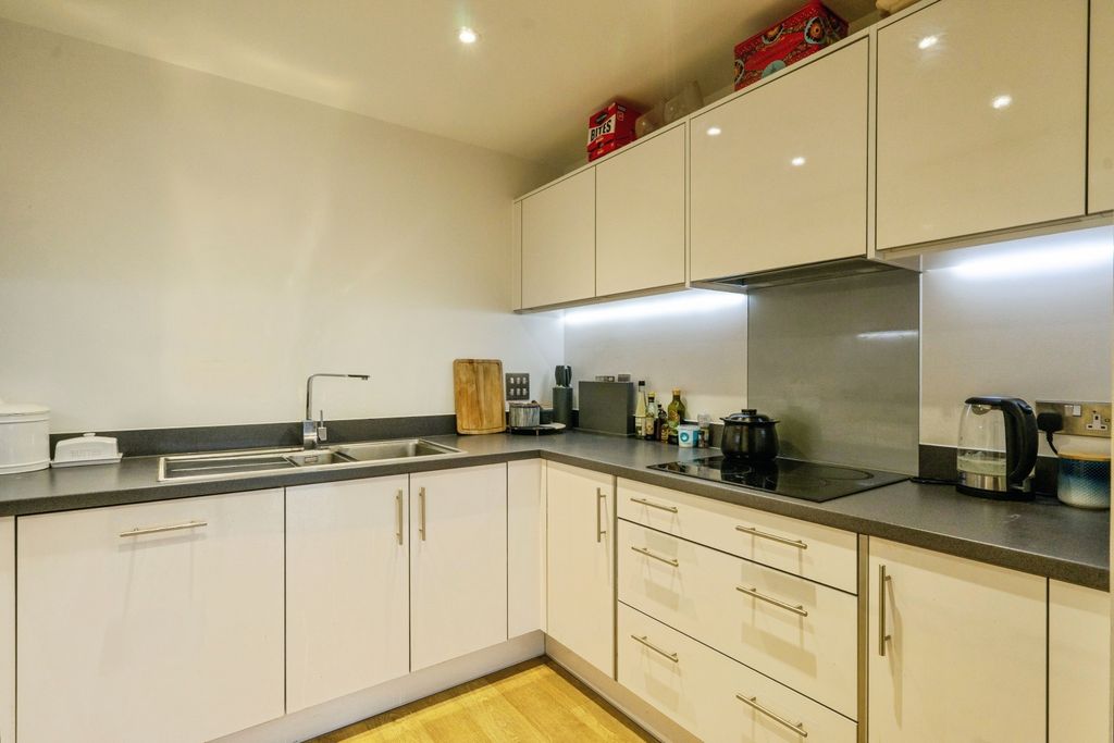 Property photo 3 of 16 5