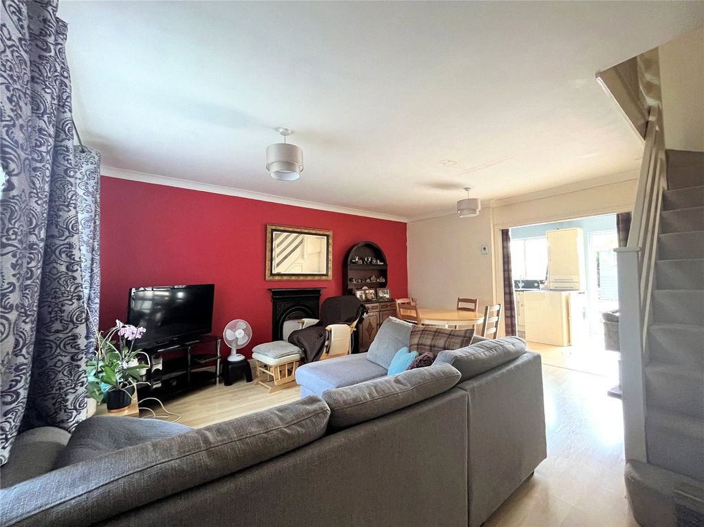 Property photo 2 of 9 Lounge