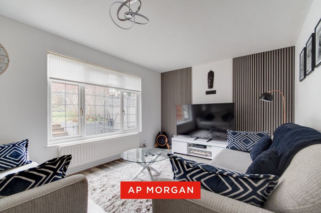 Property photo 2 of 15 Picture No. 10